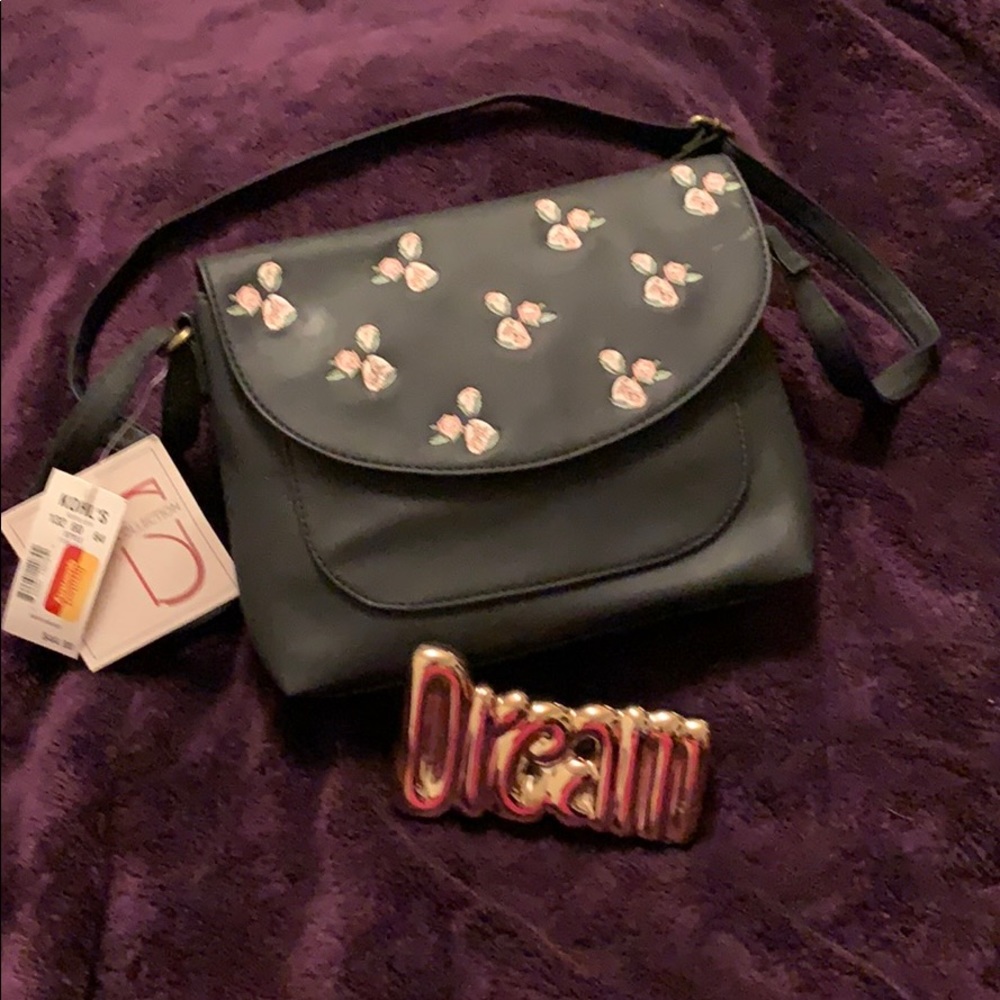 NWT~ CUTE LITTLE BLACK PURSE WITH FLOWERS 🌺 ON IT